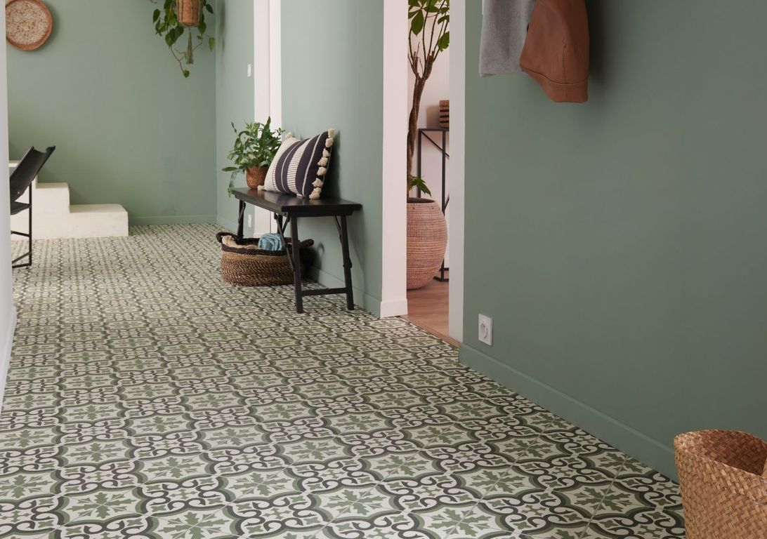 Sol vinyle rouleau TRENTO , Carreaux ciment floral vert , rouleau 4.00 m