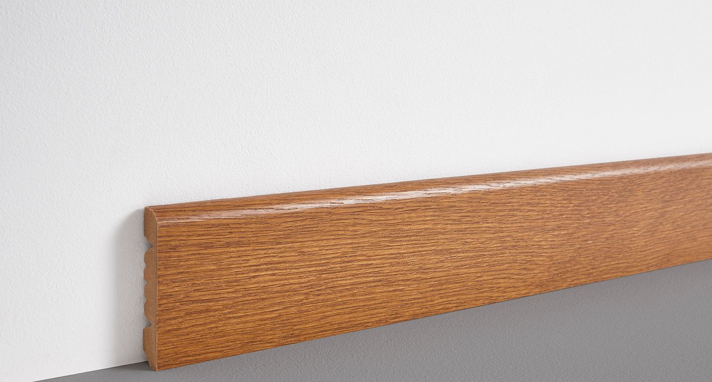 Plinthe  , Mdf placage bois, décor Bois chêne foncé, h.8.00 x L. 220.00 cm