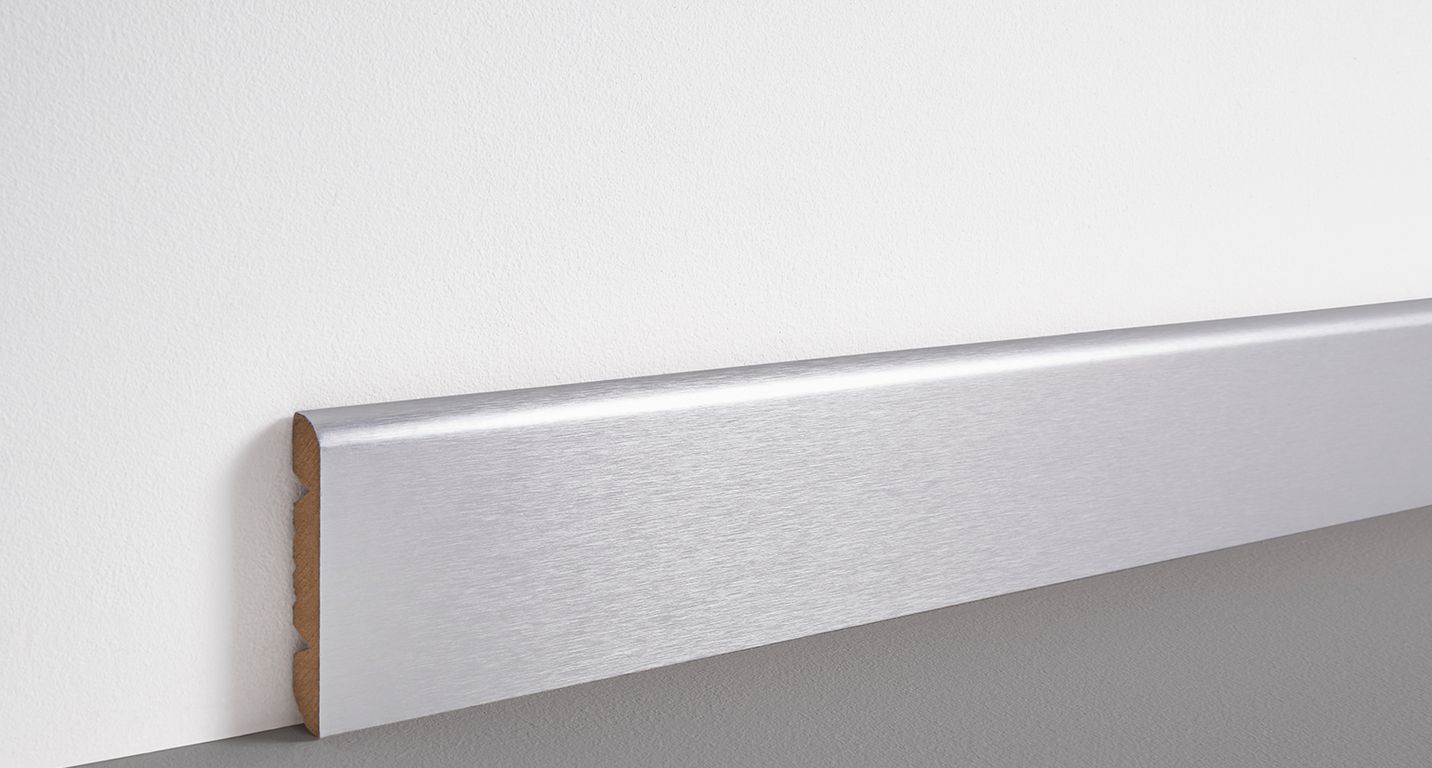 Plinthe  , Mdf placage bois, décor Uni aluminium, h.8.00 x L. 220.00 cm