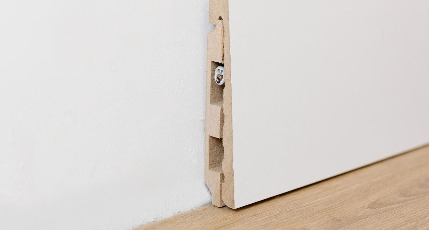 Sur-plinthe  , Mdf, décor Uni blanc, h.12.00 x L. 220.00 cm