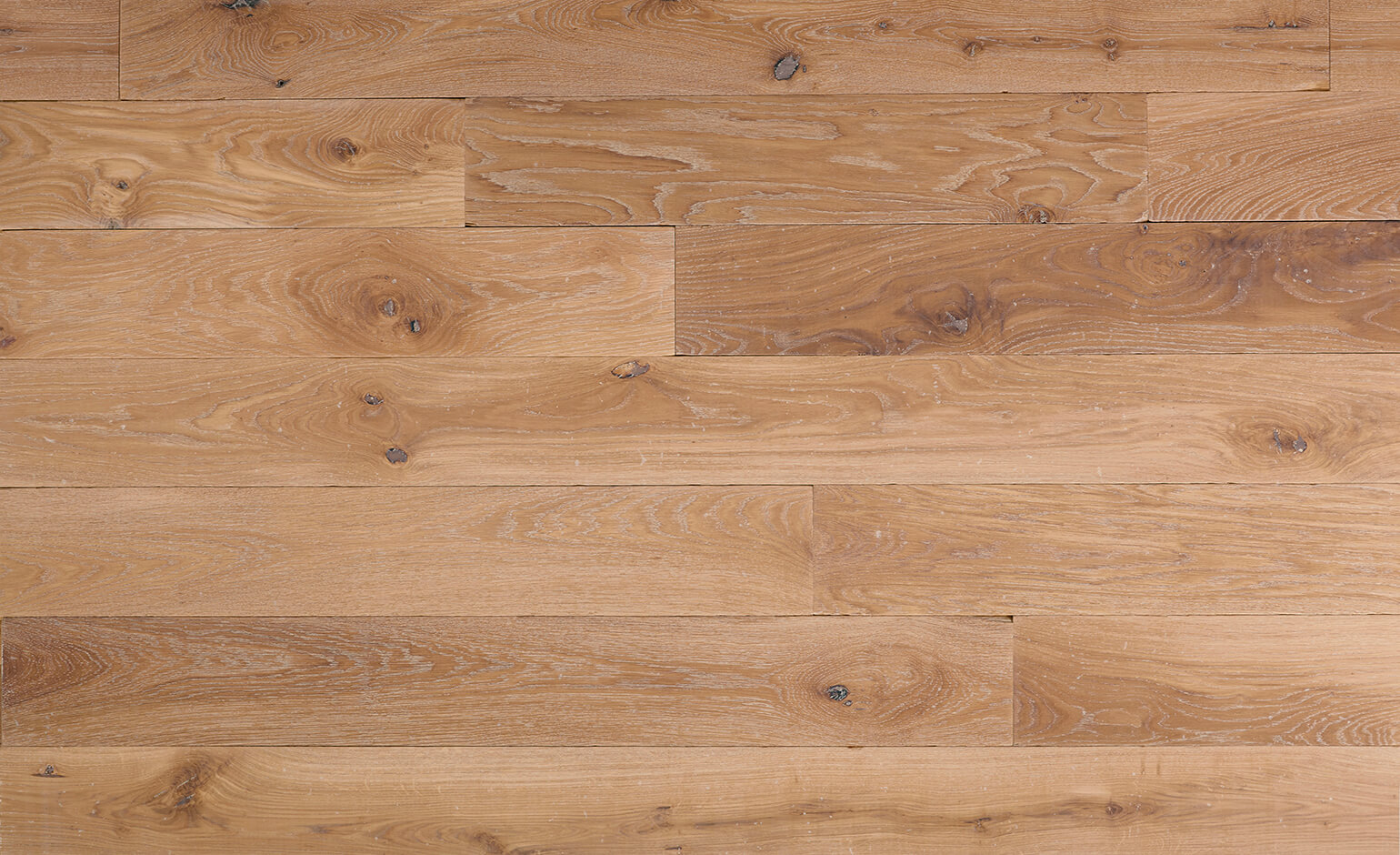 Quels sont les avantages du parquet en bois massif vintage