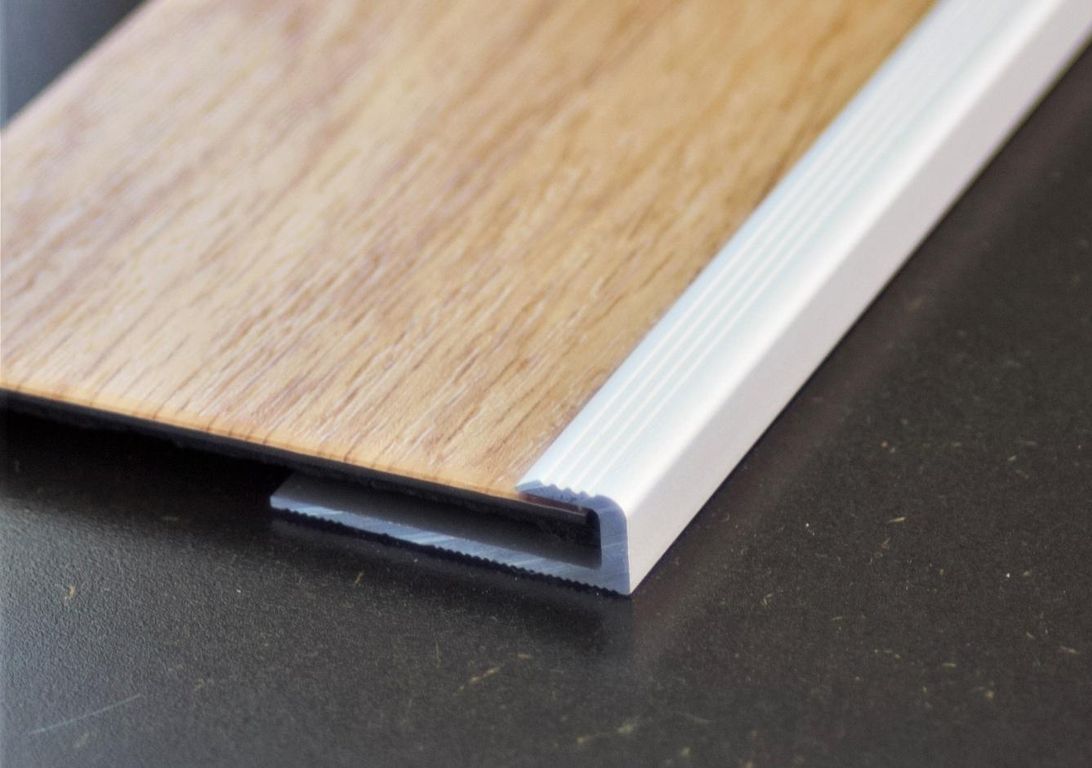 Barre de seuil SEUIL PERCE 8625 CERAMIN , aluminium, décor aluminium, l.2.80 x L. 270.00 cm