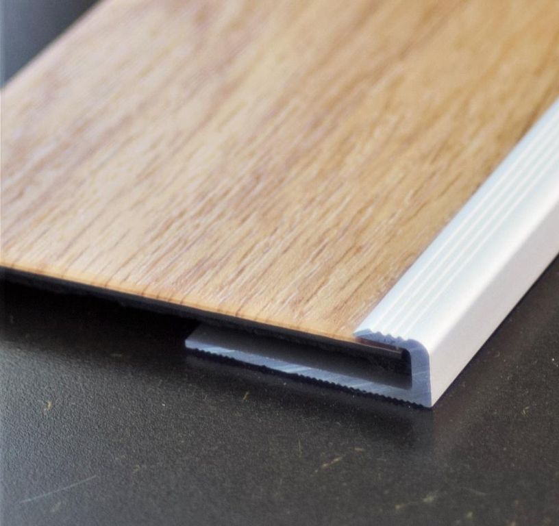 Barre de seuil SEUIL PERCE 8625 CERAMIN , aluminium, décor aluminium, l.2.80 x L. 270.00 cm