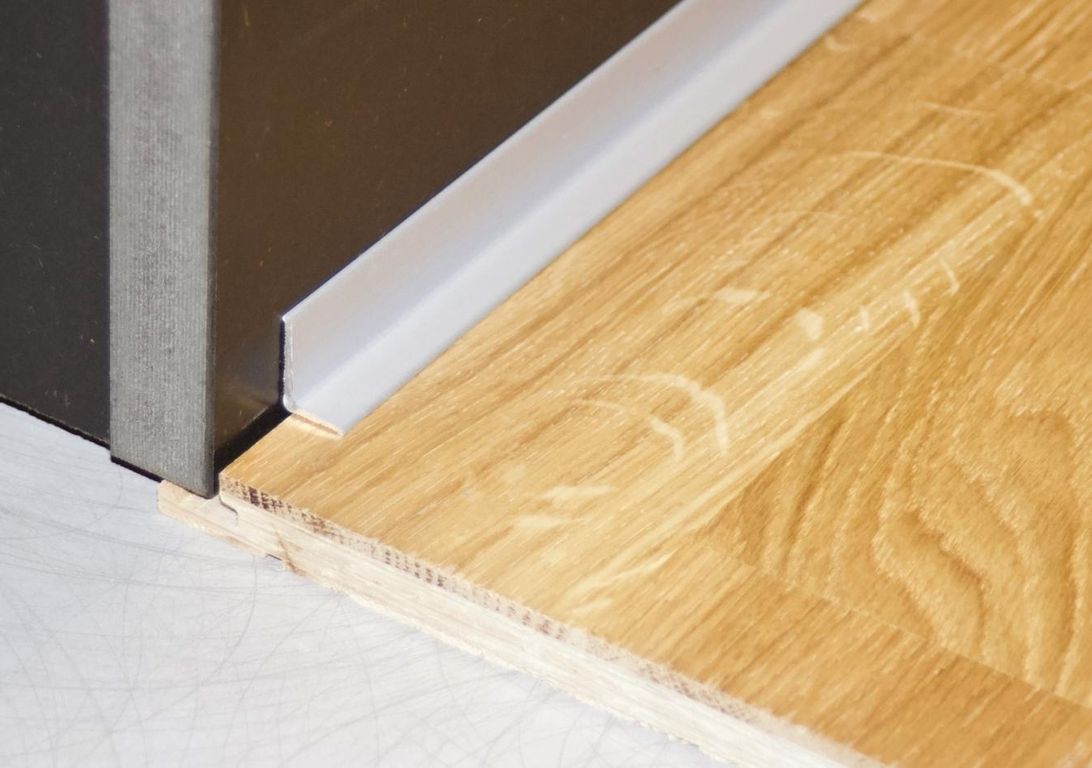 Profilé d'arrêt CORNIERE ADH 8550 SK , aluminium, décor aluminium, l.1.20 x L. 270.00 cm