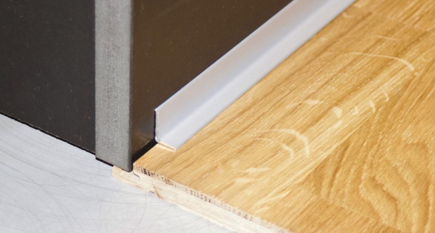 Profilé d'arrêt CORNIERE ADH 8550 SK , aluminium, décor aluminium, l.1.20 x L. 270.00 cm