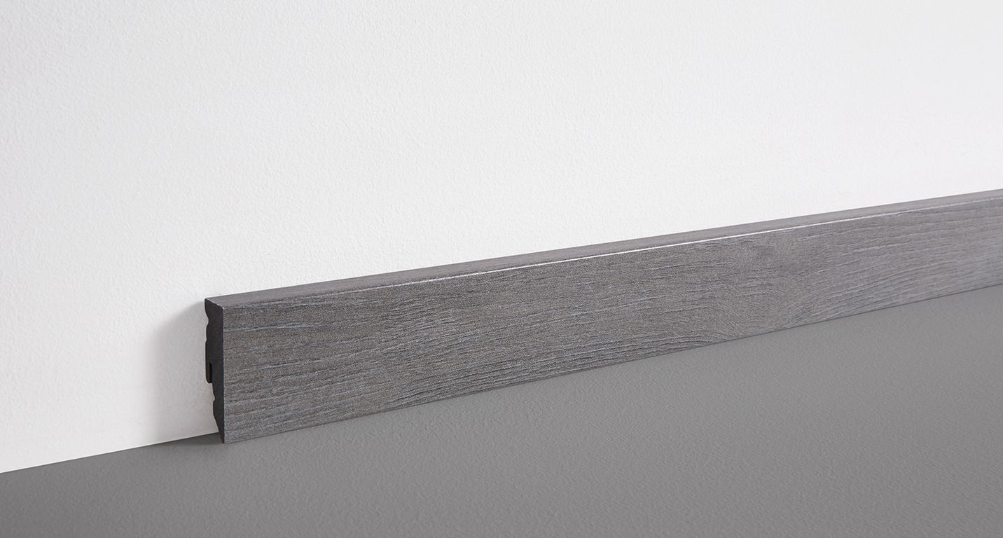 Plinthe  , PVC, décor Bois chêne gris foncé, h.5.00 x L. 240.00 cm