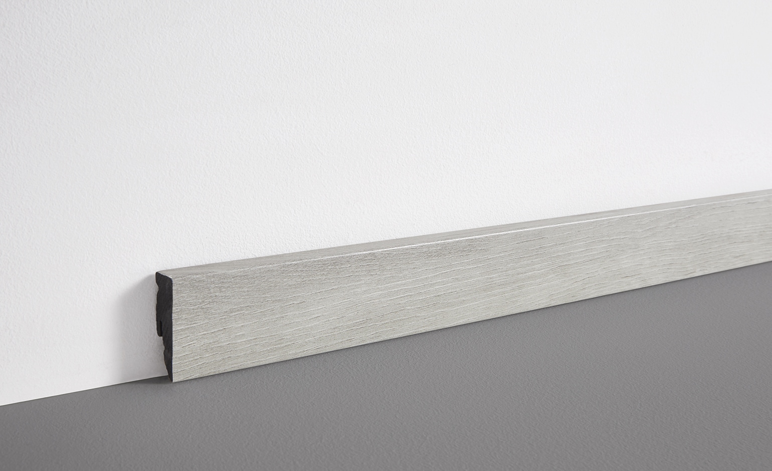 Plinthe  , PVC, décor Bois gris polaire, h.5.00 x L. 240.00 cm