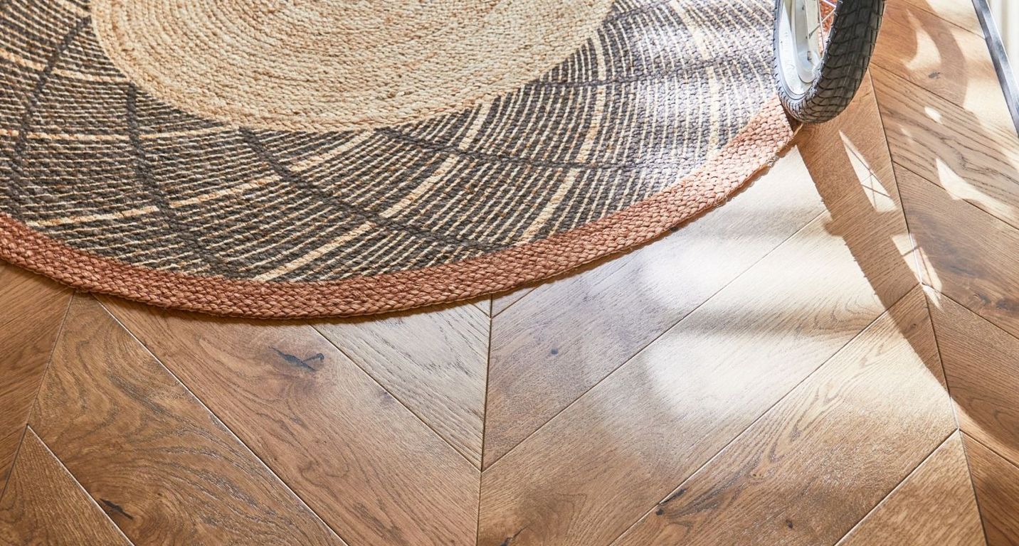 Parquet contrecollé POINT DE HONGRIE 130 CHENE AUTHENTIQUE, chêne marron moyen, verni, larg. 13.00 cm