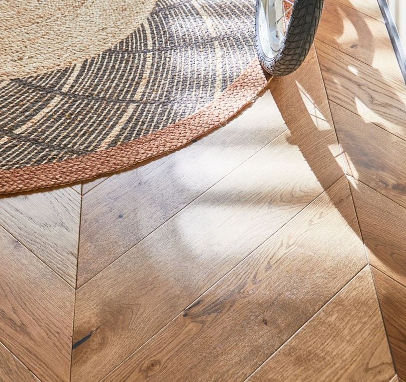 Parquet contrecollé POINT DE HONGRIE 130 CHENE AUTHENTIQUE, chêne marron moyen, verni, larg. 13.00 cm