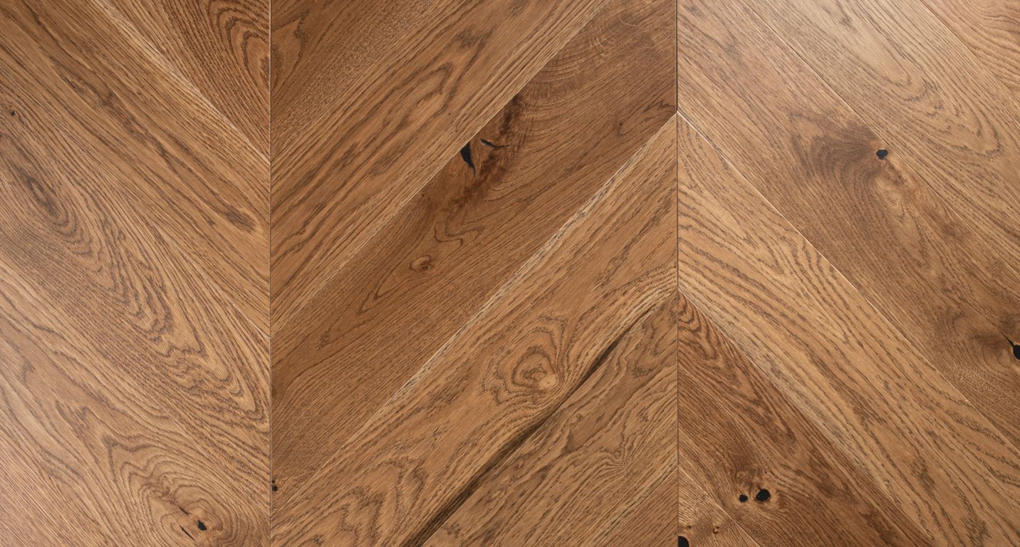 Parquet contrecollé POINT DE HONGRIE 130 CHENE AUTHENTIQUE, chêne marron moyen, verni, larg. 13.00 cm