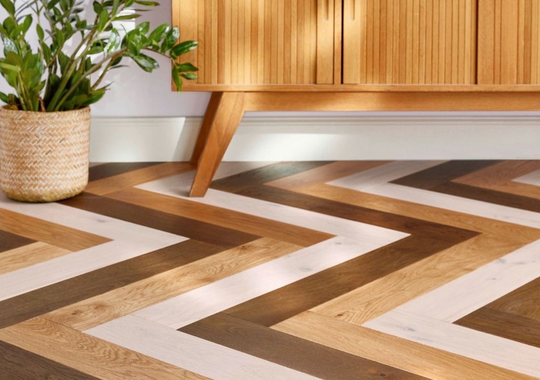 Parquet contrecollé CHAMBORD 130 CHENE AUTHENTIQUE new clic, chêne marron moyen, verni, larg. 13.00 cm