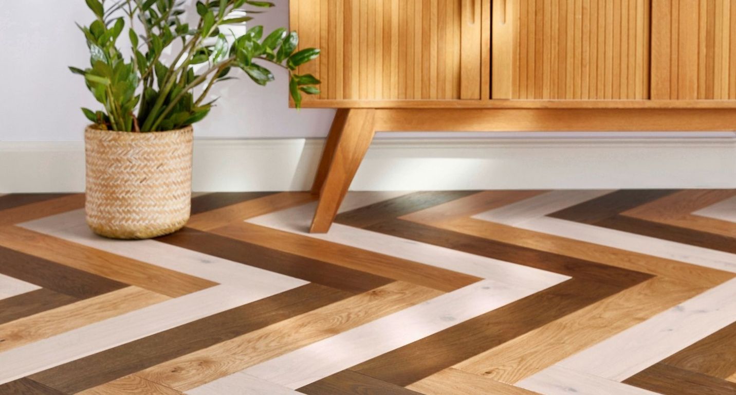 Parquet contrecollé CHAMBORD 130 CHENE AUTHENTIQUE new clic, chêne marron moyen, verni, larg. 13.00 cm