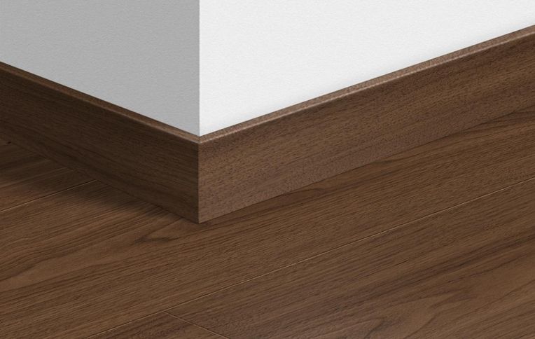 Plinthe pour sols stratifiés Quick Step, Mdf, décor Bois noyer chic, h.5.80 x L. 240.00 cm