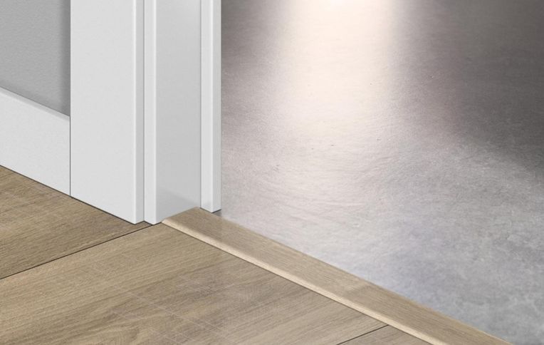 Profilé multi fonction INCIZO STRATIFIE Quick Step, mdf, décor chêne havanna raboté, l.4.80 x L. 215.00 cm