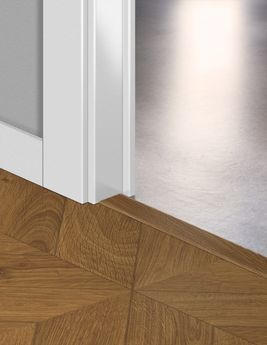 Profilé multi fonction INCIZO STRATIFIE  Quick Step, Mdf, décor chevron oak brown, l.4.80 x L. 215.00 cm