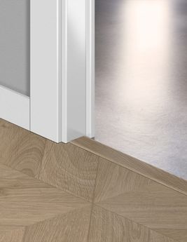 Profilé multi fonction INCIZO STRATIFIE  Quick Step, Mdf, décor chevron oak taupe, l.4.80 x L. 215.00 cm