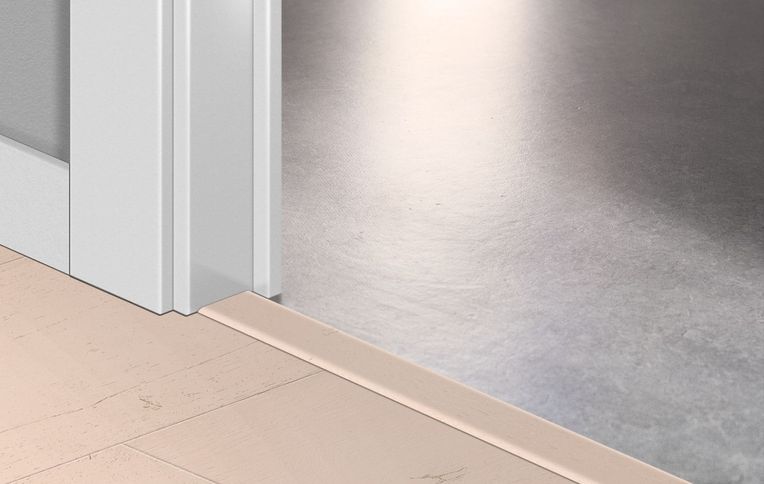 Profilé multi fonction INCIZO STRATIFIE Quick Step, mdf, décor peint rose, l.4.80 x L. 215.00 cm