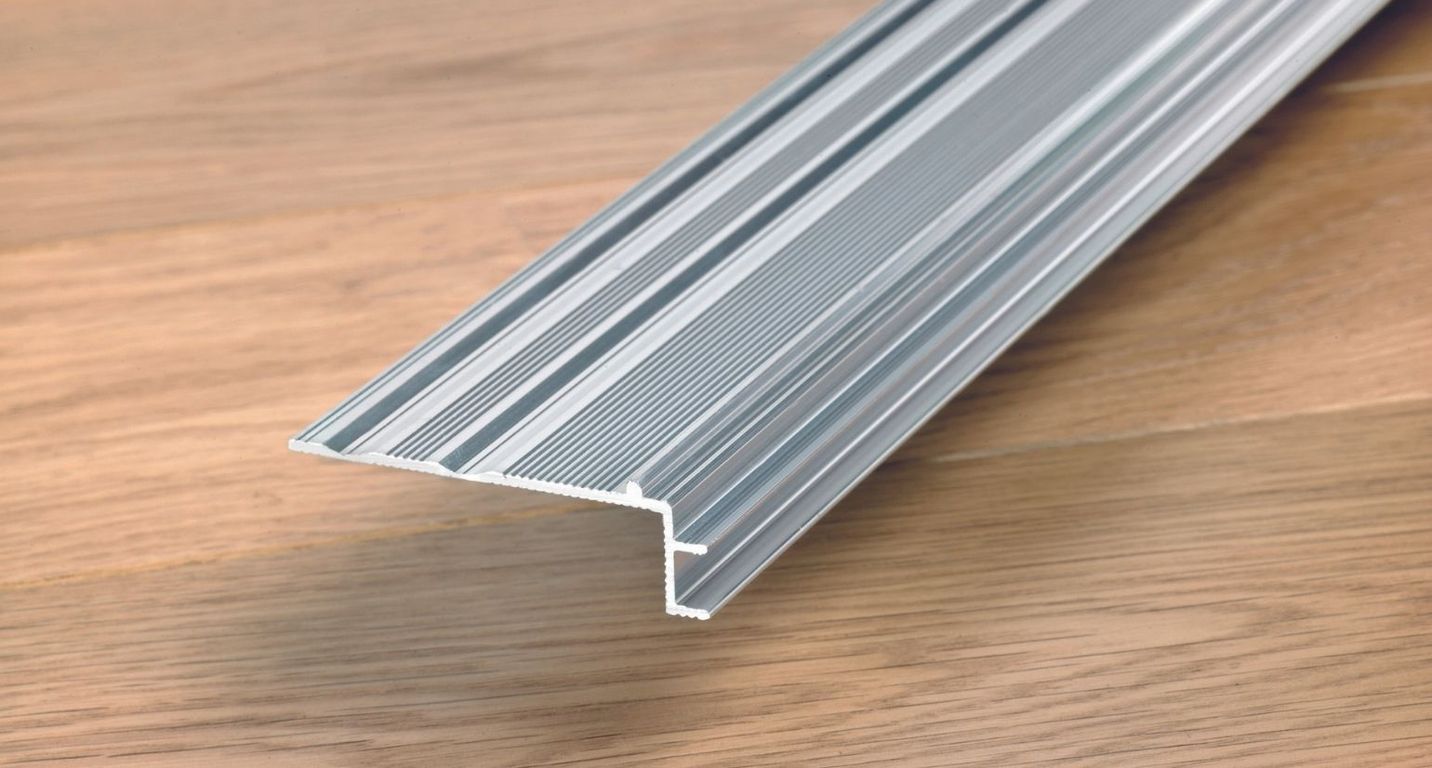 Base pour nez de marche Quick Step Aluminium à visser invisible, pour Eligna / Classic, l 0.00x L. 215.00 cm