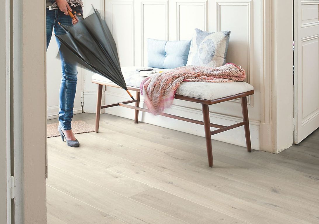 Sol stratifié IMPRESSIVE Quick Step, aspect Bois grège, lame 19.00 x 138.00 cm