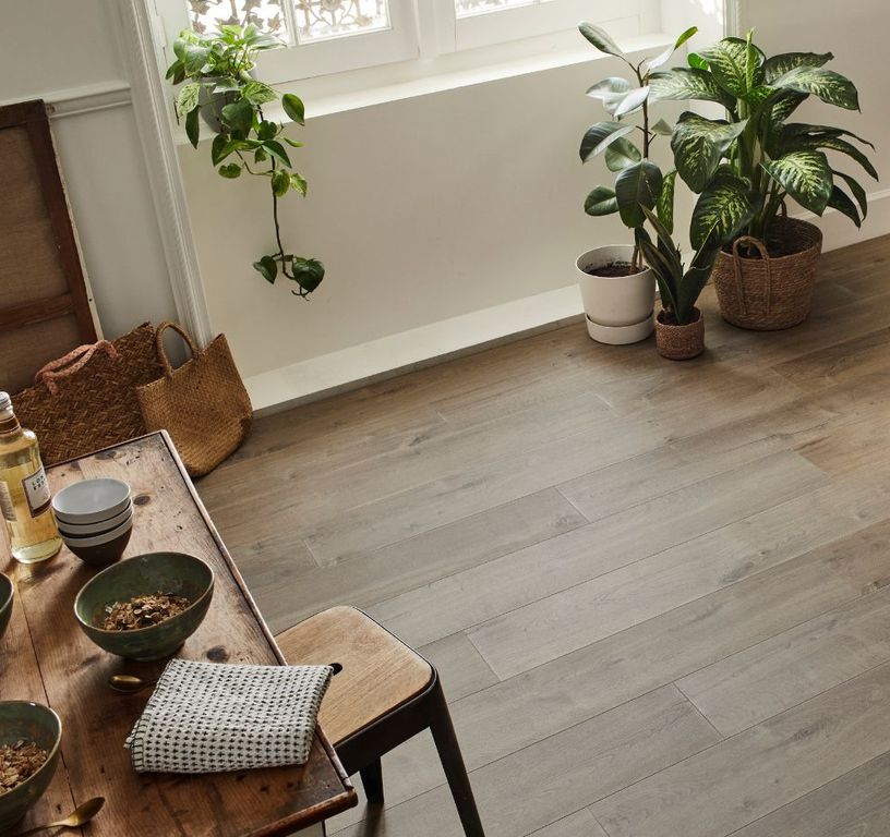 Sol stratifié IMPRESSIVE Quick Step, aspect Bois marron clair, lame 19.00 x 138.00 cm