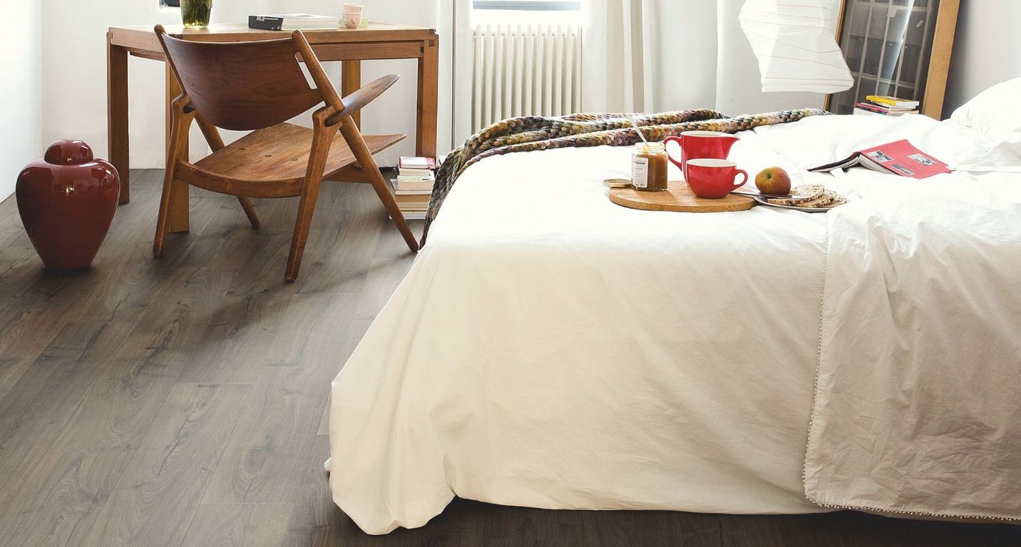 Sol stratifié IMPRESSIVE ULTRA Quick Step, aspect Bois brun, lame 19.00 x 138.00 cm