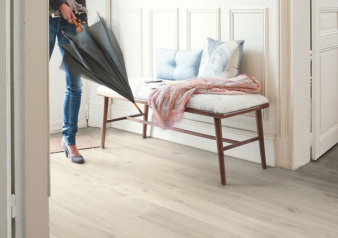 Sol stratifié IMPRESSIVE ULTRA Quick Step, aspect Bois grège, lame 19.00 x 138.00 cm