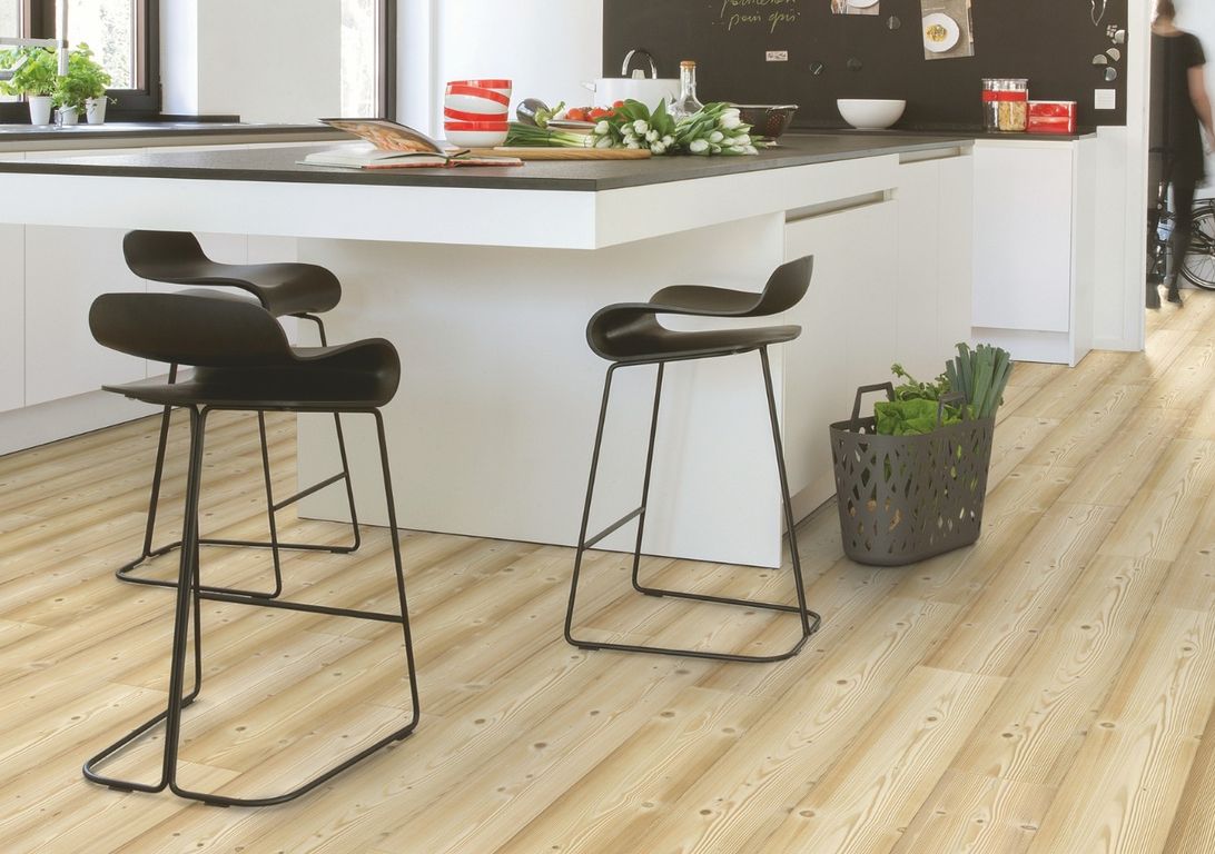 Sol stratifié IMPRESSIVE ULTRA Quick Step, aspect Bois pin naturel, lame 19.00 x 138.00 cm