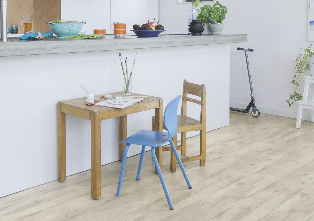 Sol stratifié IMPRESSIVE ULTRA Quick Step, aspect Bois gris clair, lame 19.00 x 138.00 cm