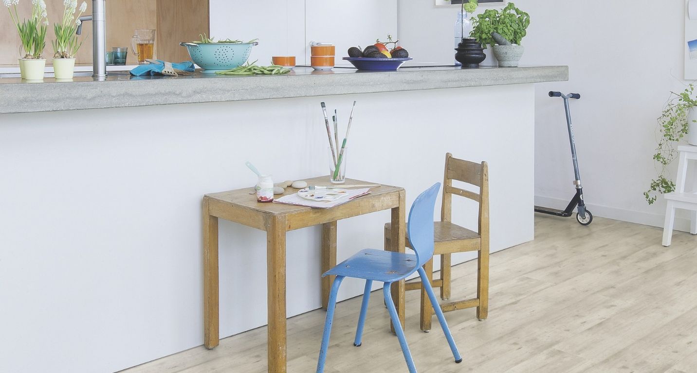 Sol stratifié IMPRESSIVE ULTRA Quick Step, aspect Bois gris clair, lame 19.00 x 138.00 cm