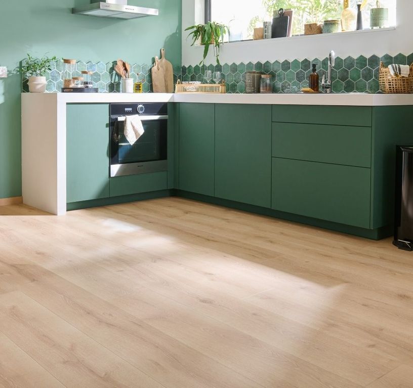 Sol stratifié MAJESTIC Quick Step, aspect Bois chêne de la vallée beige clair, lame 24.00 x 205.00 cm