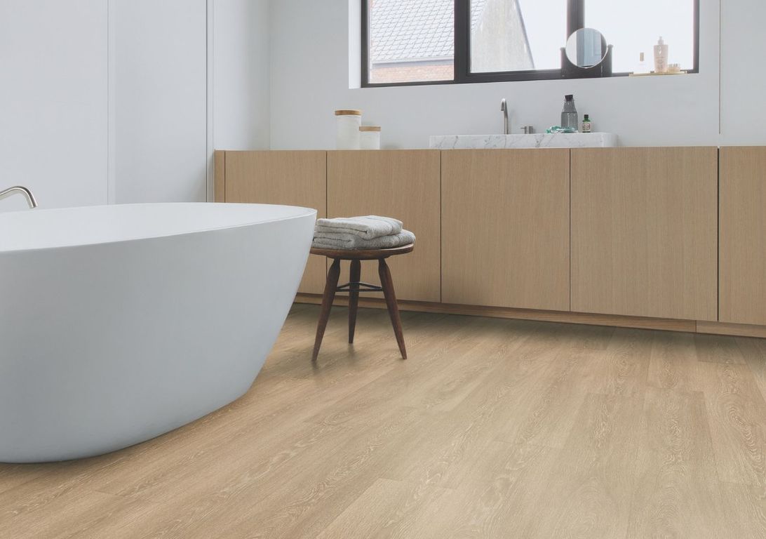 Sol stratifié MAJESTIC Quick Step, aspect Bois chêne de la vallée marron clair, lame 24.00 x 205.00 cm