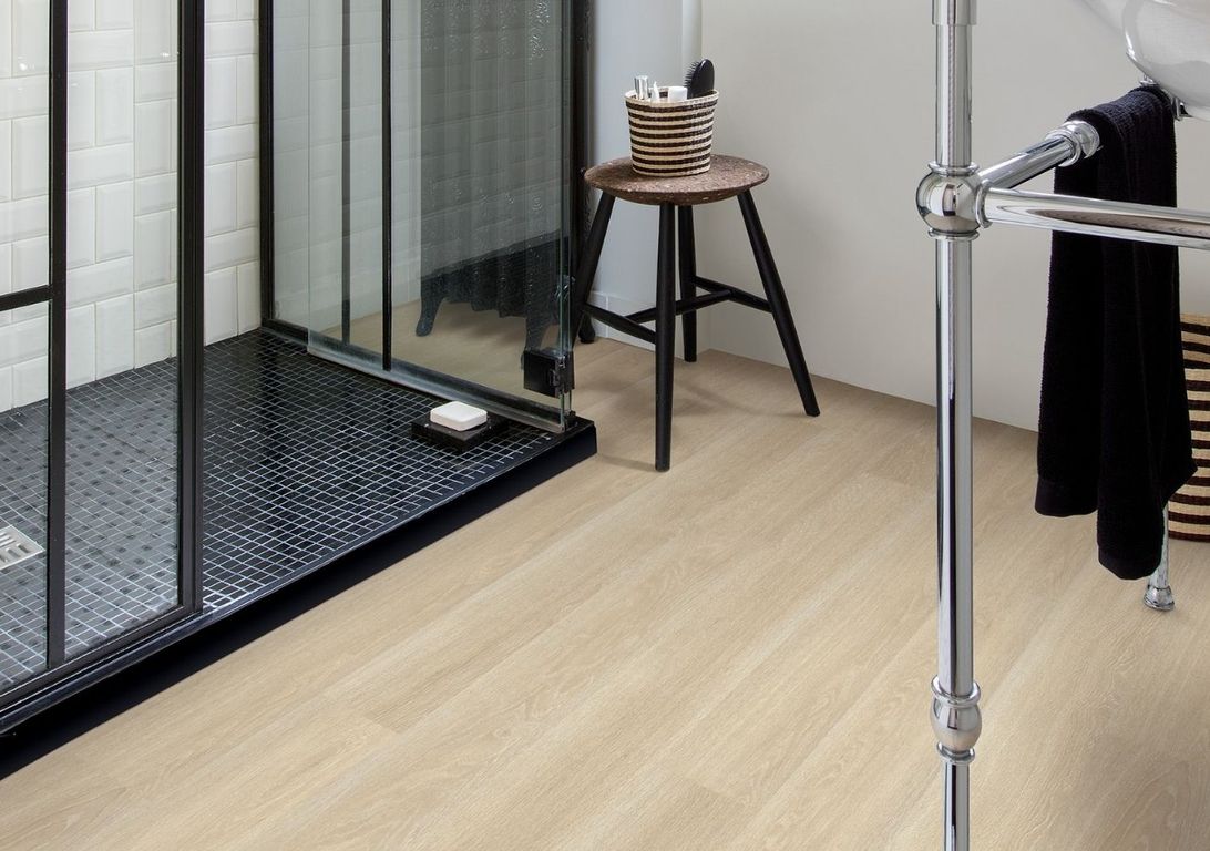 Sol stratifié ELIGNA HYDRO Quick Step, aspect Bois beige, lame 15.60 x 138.00 cm