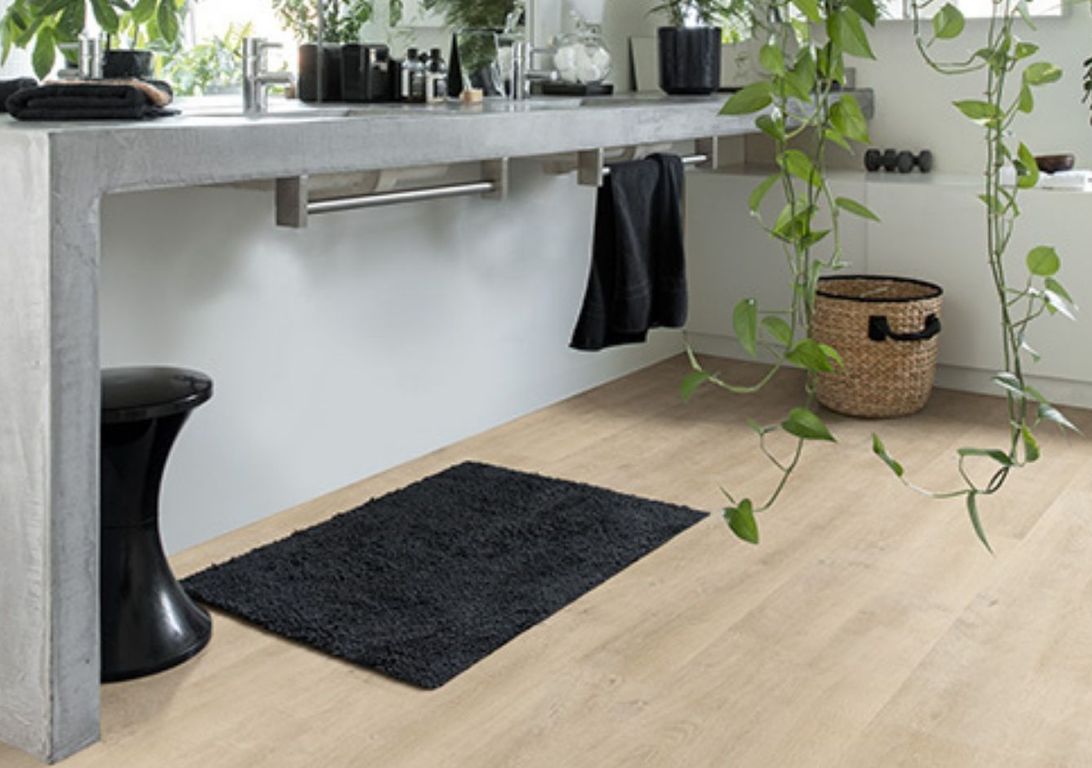 Sol stratifié ELIGNA HYDRO Quick Step, aspect Bois beige, lame 15.60 x 138.00 cm