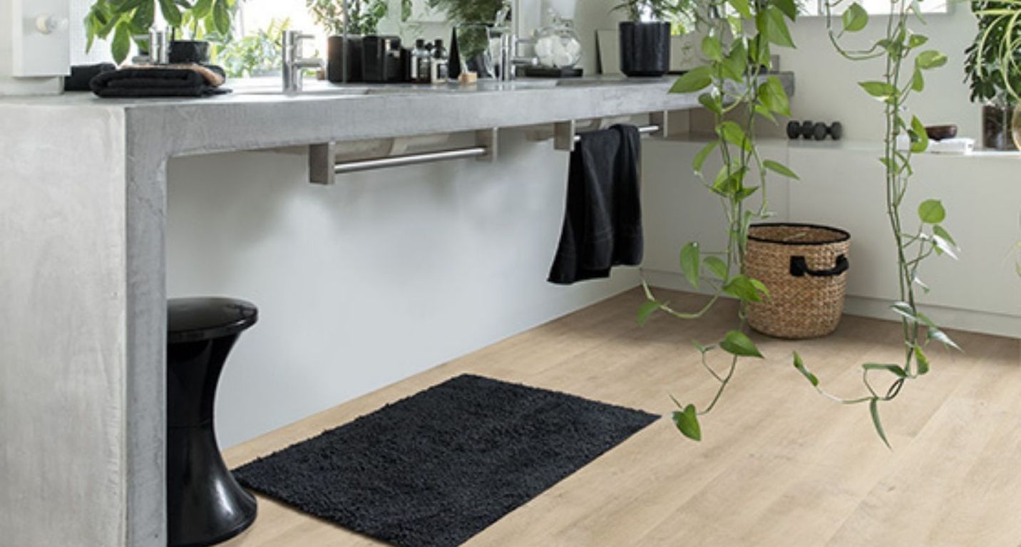 Sol stratifié ELIGNA HYDRO Quick Step, aspect Bois beige, lame 15.60 x 138.00 cm