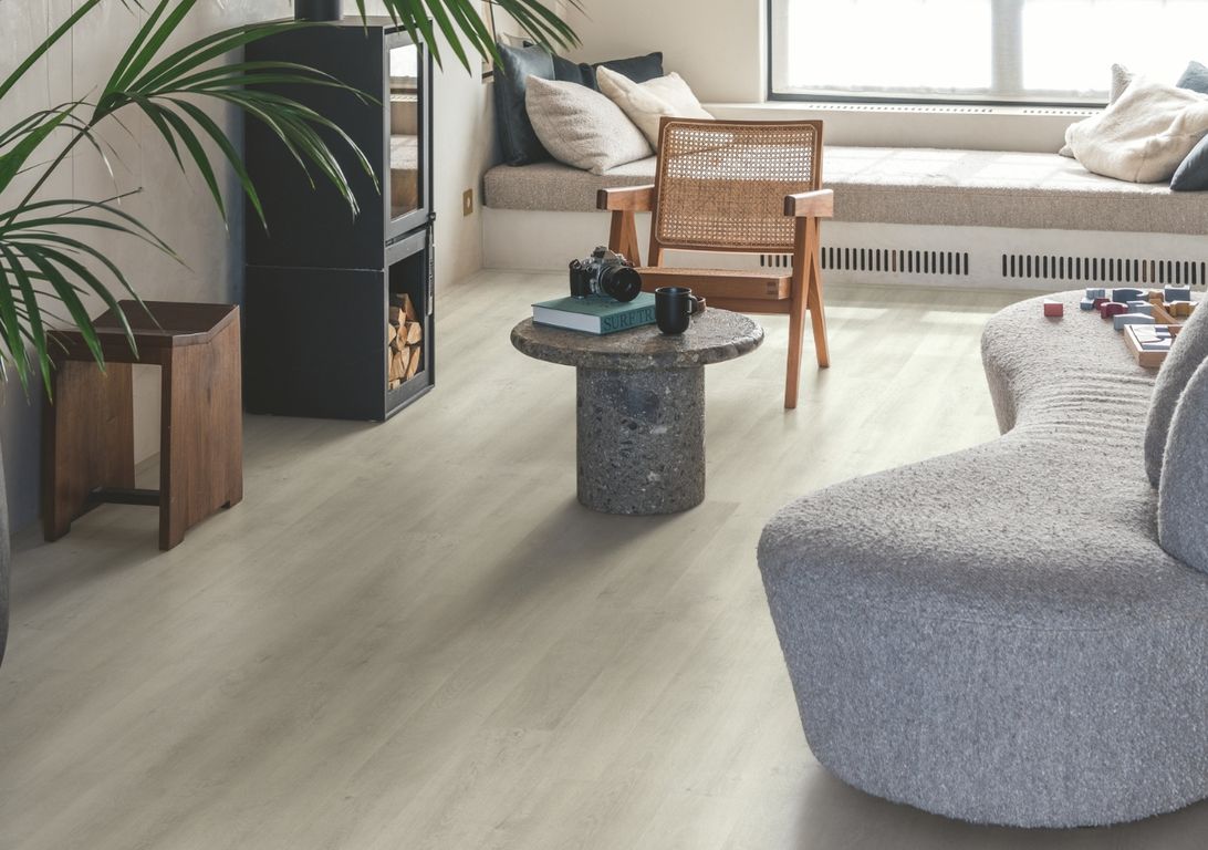 Sol stratifié ELIGNA HYDRO Quick Step, aspect Bois venise clair, lame 15.60 x 138.00 cm