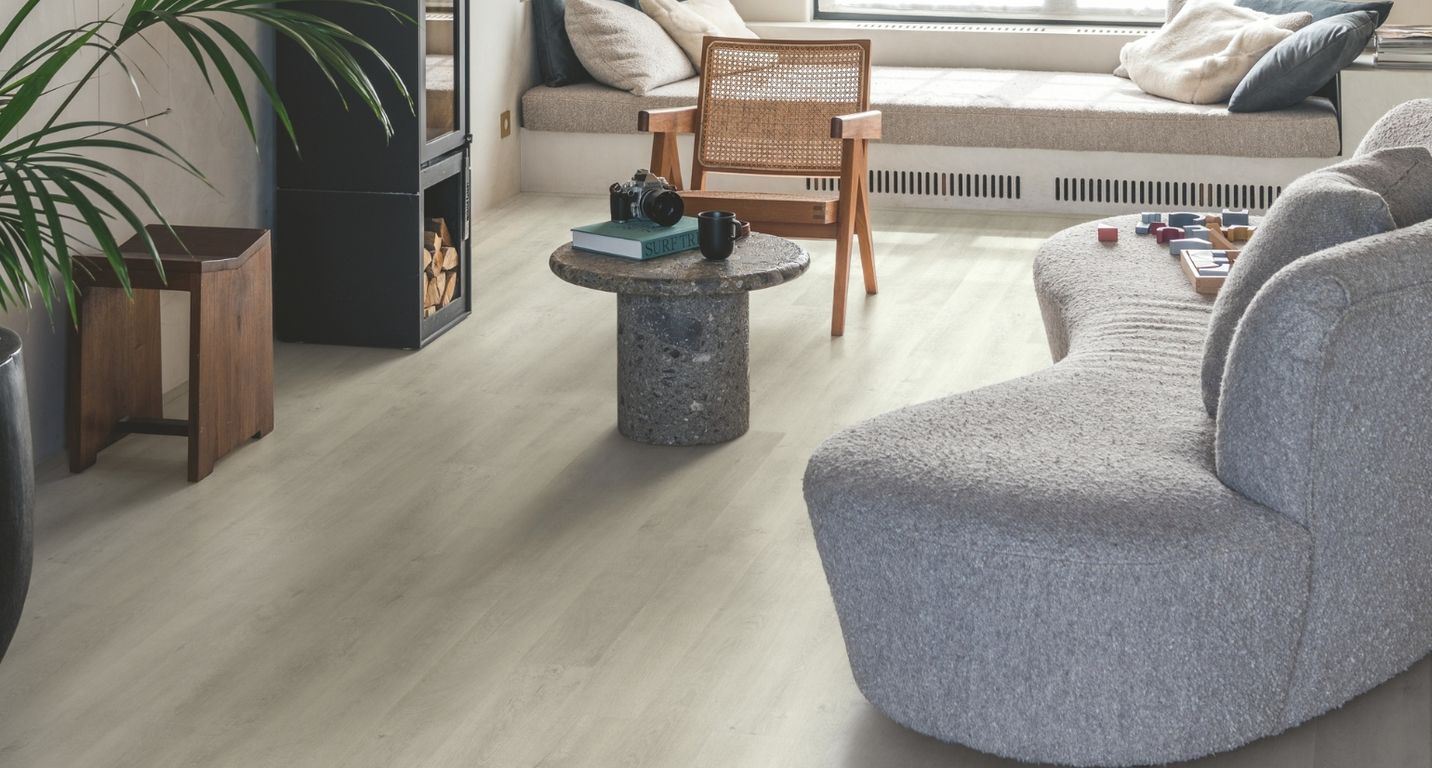 Sol stratifié ELIGNA HYDRO Quick Step, aspect Bois venise clair, lame 15.60 x 138.00 cm