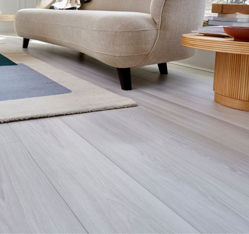 Sol stratifié CAPTURE Quick Step, aspect Bois blanc premium, lame 21.20 x 138.00 cm