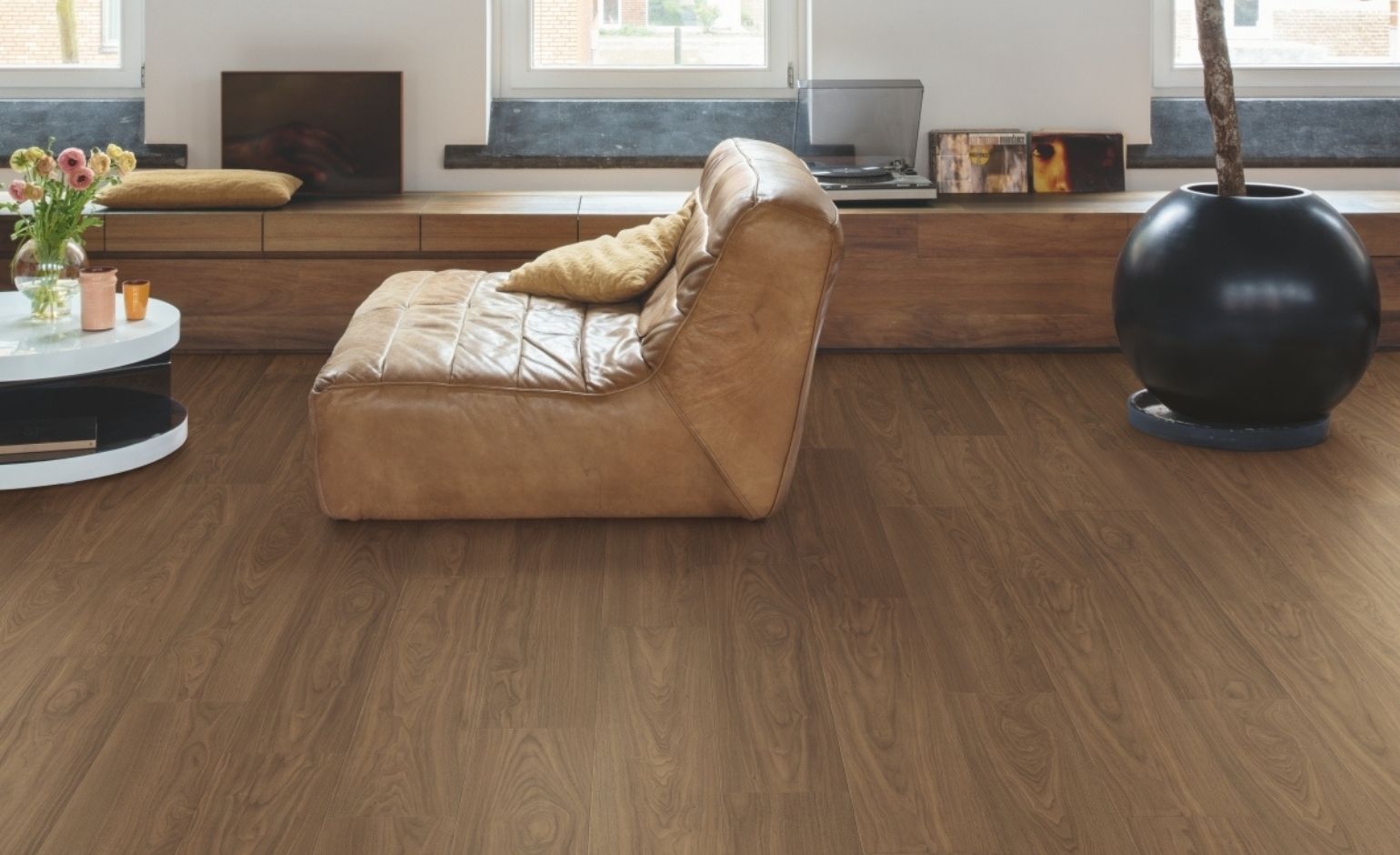 Sol stratifié CAPTURE Quick Step, aspect Bois noyer chic, lame 21.20 x 138.00 cm