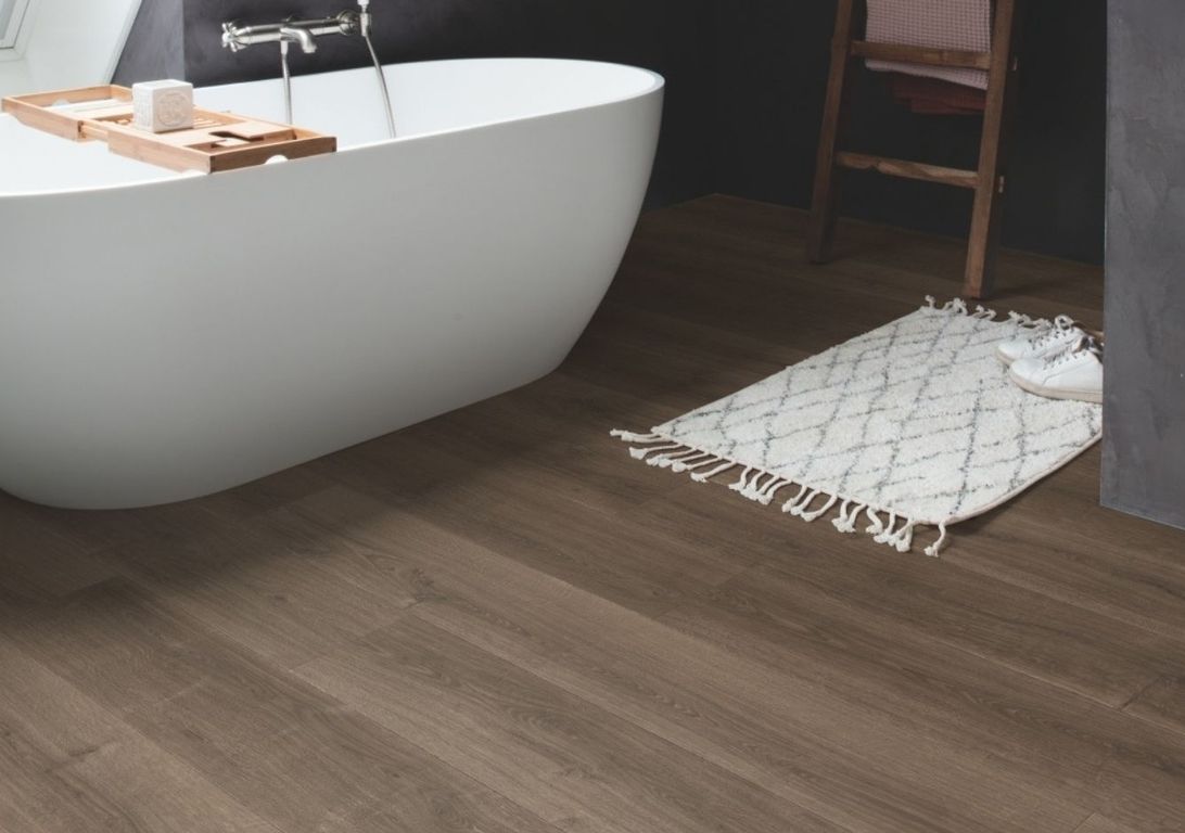 Sol stratifié CAPTURE Quick Step, aspect Bois brun brossé, lame 21.20 x 138.00 cm