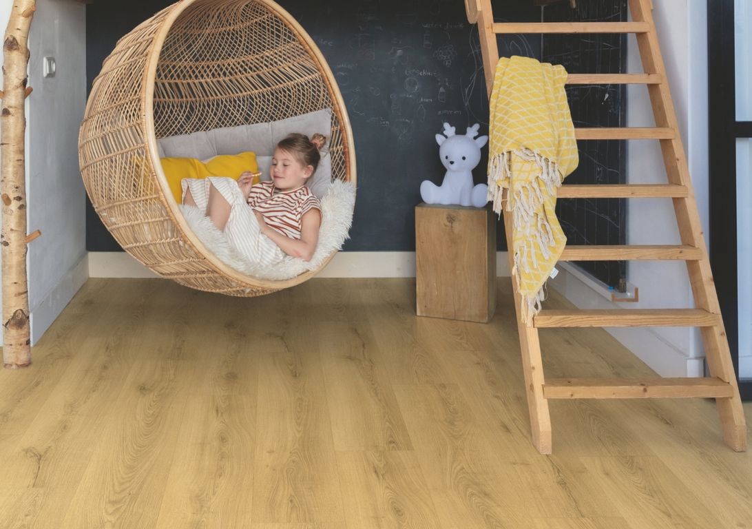 Sol stratifié QS CLASSIC HYDROSEAL Quick Step, aspect Bois chêne classique clair, lame 19.00 x 120.00 cm