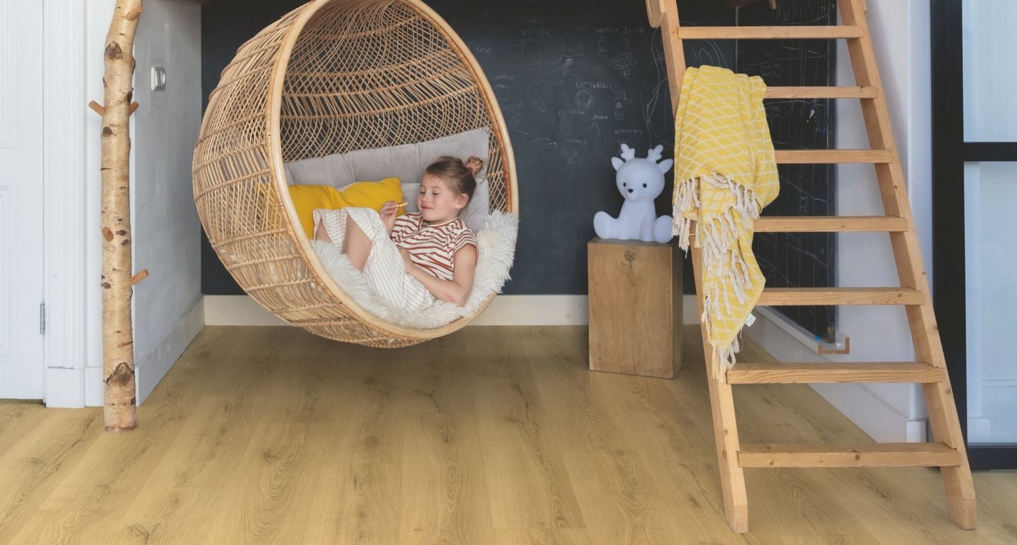 Sol stratifié QS CLASSIC HYDROSEAL Quick Step, aspect Bois chêne classique clair, lame 19.00 x 120.00 cm