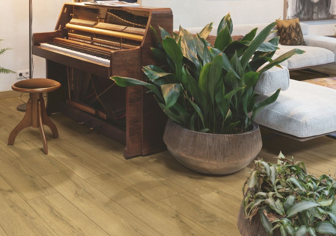 Sol stratifié QS CLASSIC HYDROSEAL Quick Step, aspect Bois chêne miel brun, lame 19.00 x 120.00 cm