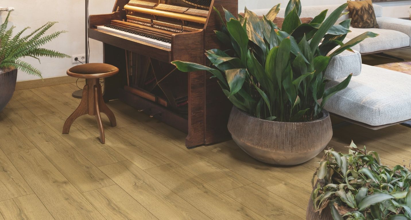 Sol stratifié QS CLASSIC HYDROSEAL Quick Step, aspect Bois chêne miel brun, lame 19.00 x 120.00 cm