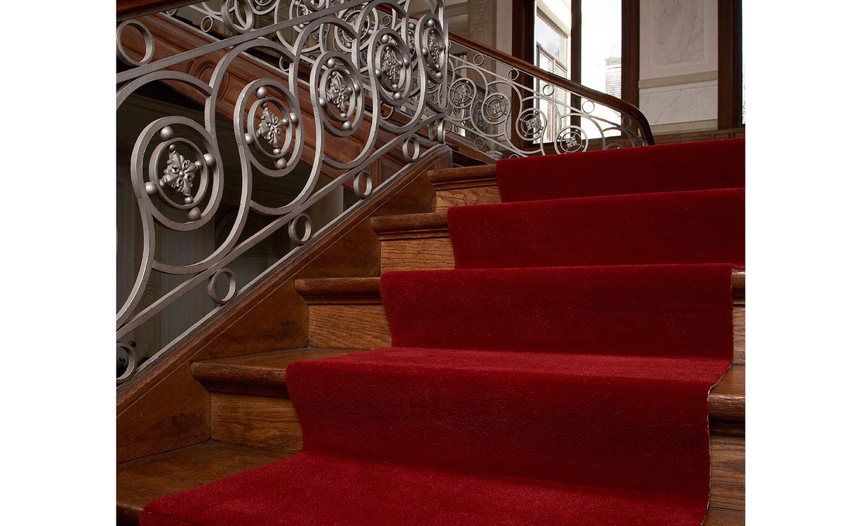 Passage d'escalier AVENUE UNI, moquette velours ras, motif , col rouge