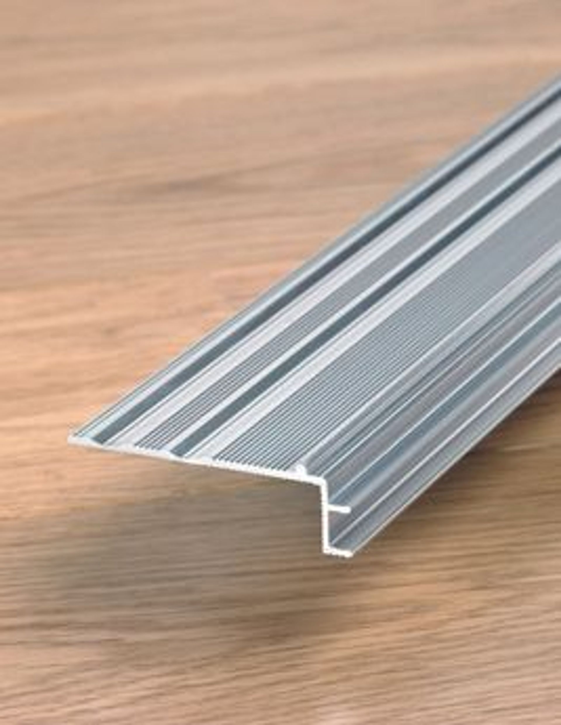 Base pour nez de marche Quick Step Aluminium à visser invisible, PR SIGNATURE, l 0.00x L. 215.00 cm