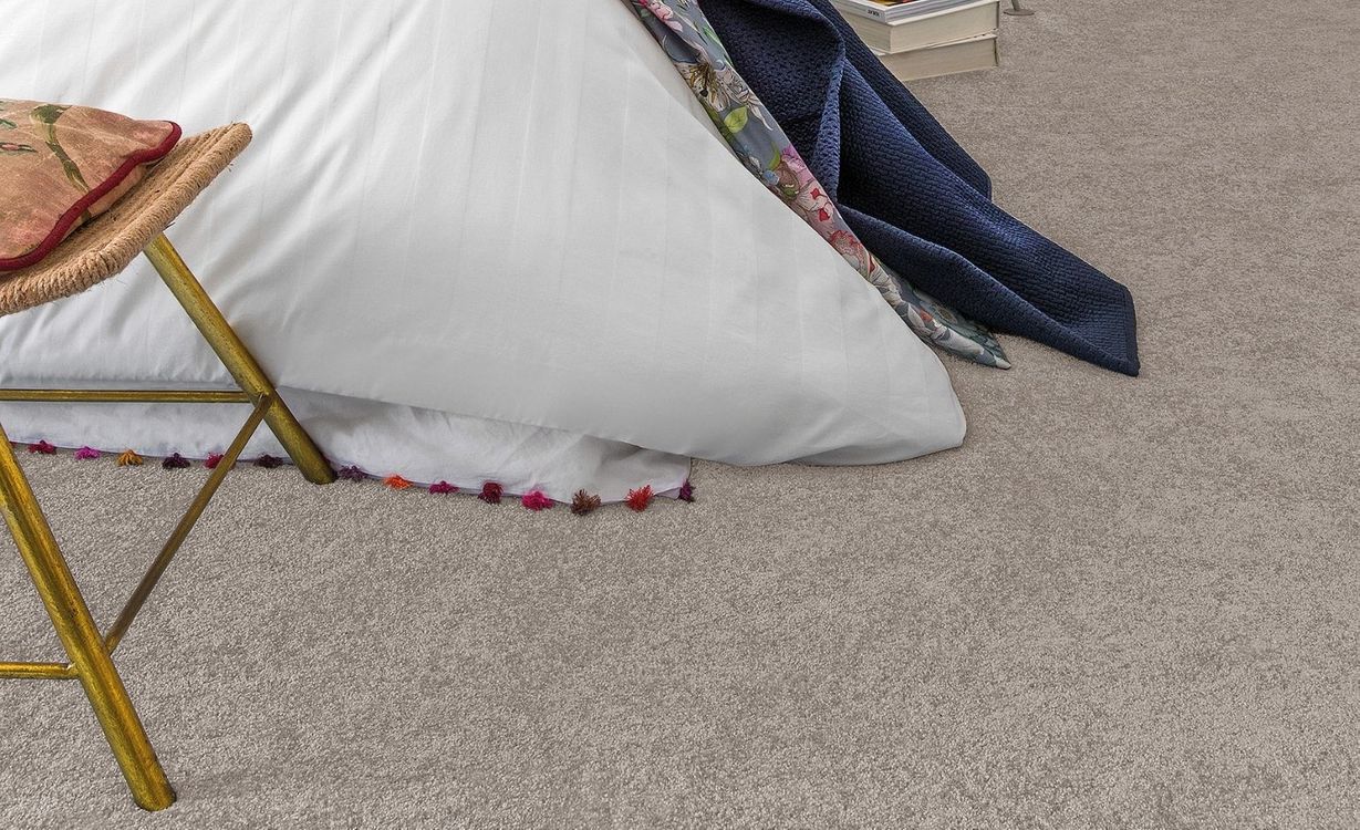 Moquette velours SUSPENSE 5, col taupe, rouleau 5.00 m