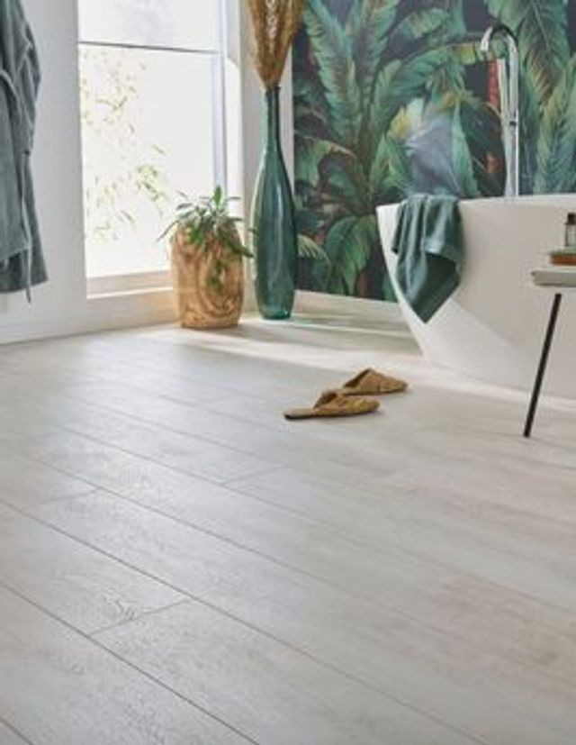 Sol stratifié EASYLIFE LEGEND 2 HYDRO Easylife, aspect Bois Chêne blanc sable, lame 19.10 x 137.50 cm