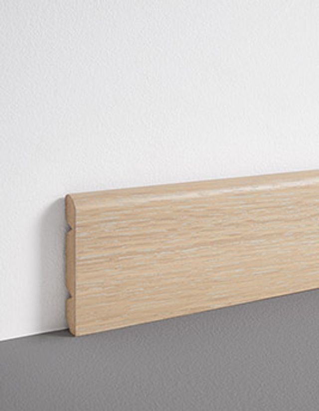 Plinthe  , Mdf placage bois, décor Bois cérusé argent, h.8.00 x L. 220.00 cm