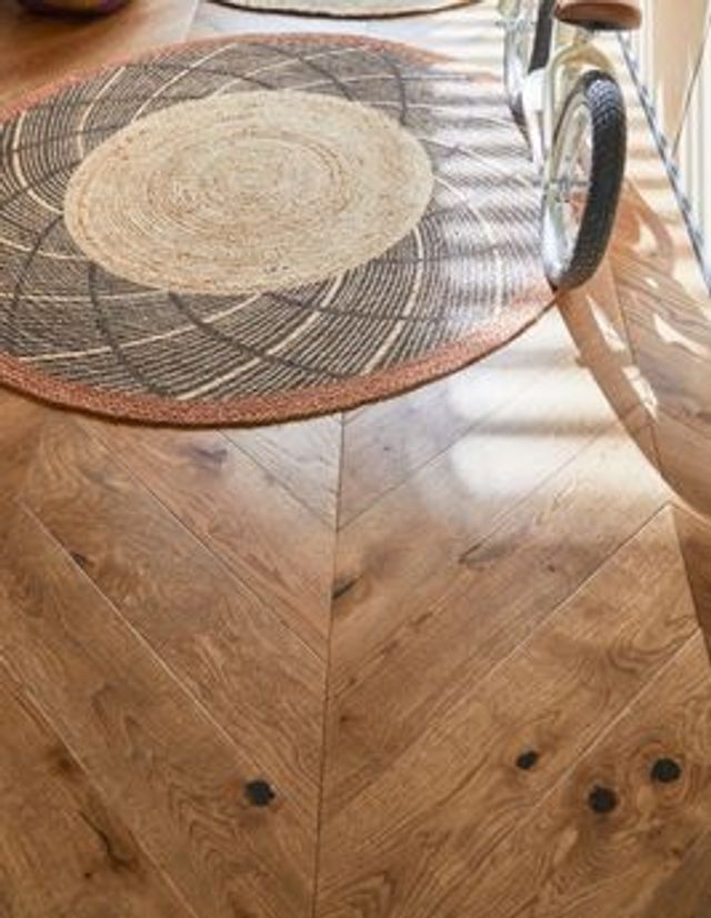 Parquet contrecollé POINT DE HONGRIE 130 CHENE AUTHENTIQUE, chêne marron moyen, verni, larg. 13.00 cm