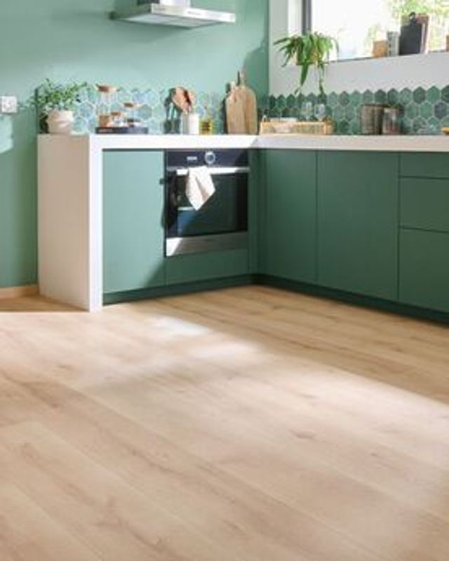 Sol stratifié MAJESTIC Quick Step, aspect Bois chêne de la vallée beige clair, lame 24.00 x 205.00 cm